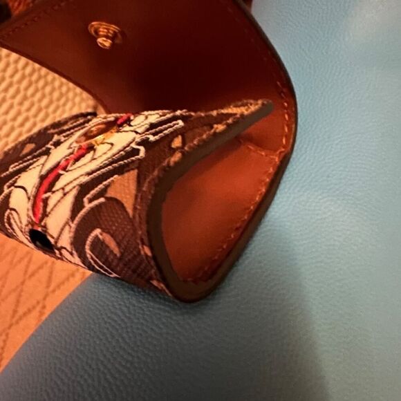 Burberry Beige E-Canvas Monogram Stripe AirPods Pro Case - authentic - Picture 15 of 16